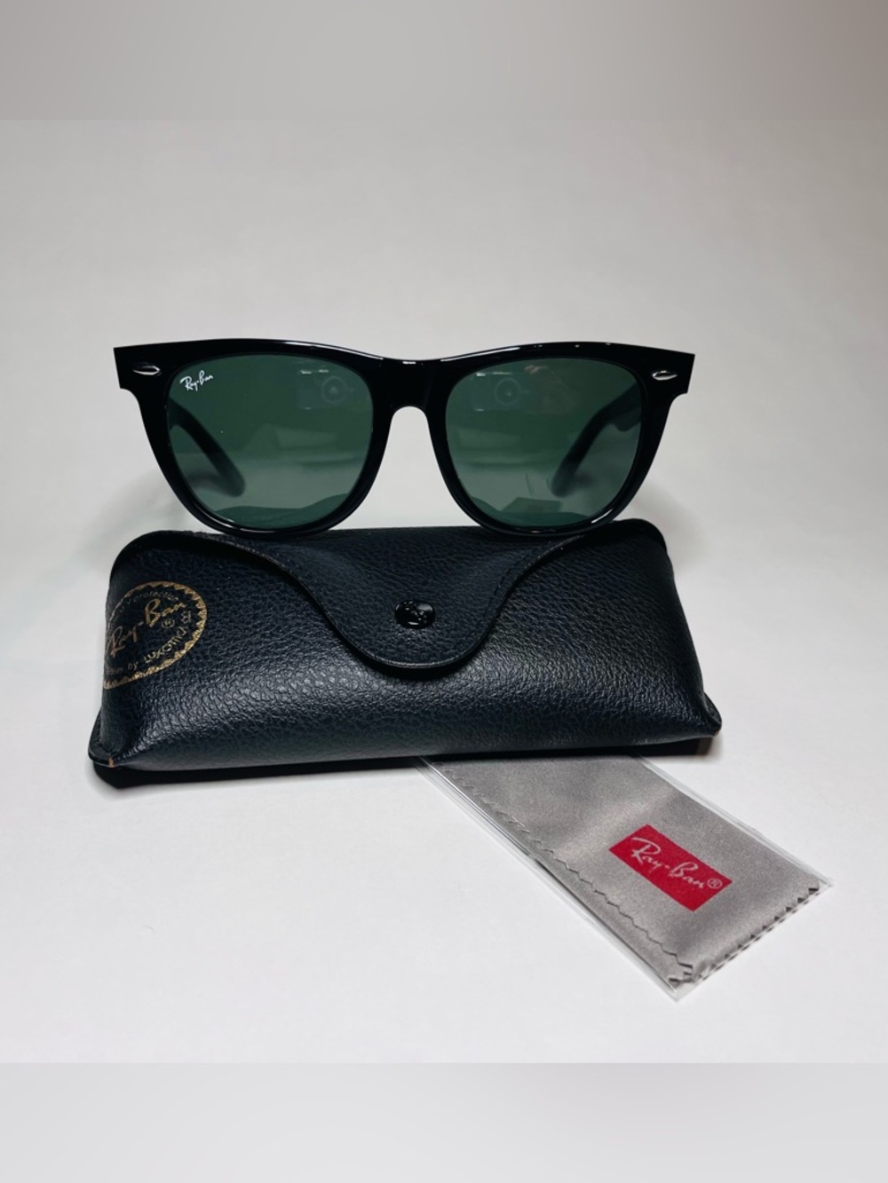 Ray-Ban Wayfarer Black Frame with Green Lenses Size 54